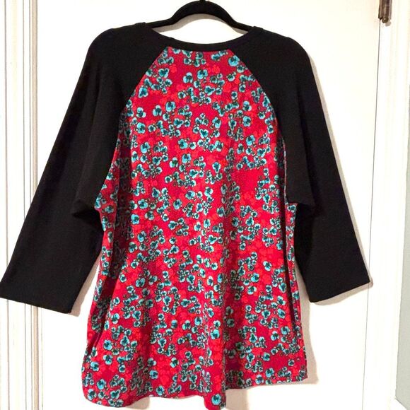 LuLaRoe 3X Randy baseball style 3/4 raglan sleeve nice red print & black - Picture 3 of 8